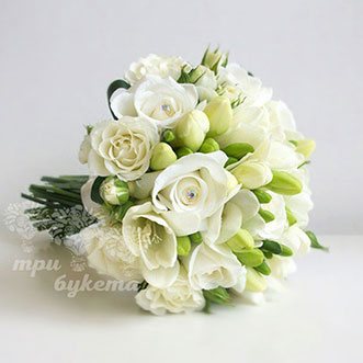 Букет невесты из белых роз и фрезий