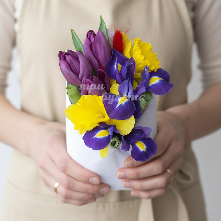 Мини-композиция из ирисов