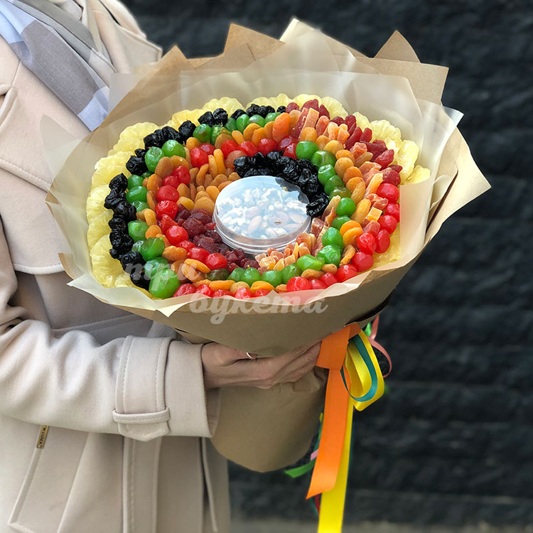 Букет из сухофруктов и миндаля