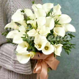 Букет из 29 белых калл