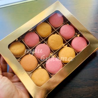 12 макарун в коробочке