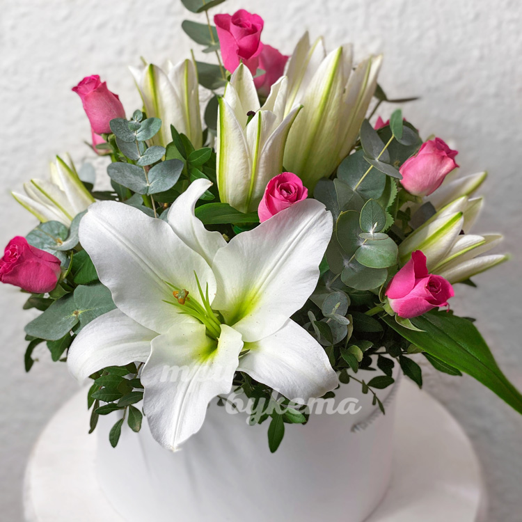 Лилии на день святого Валентина (крупный план)